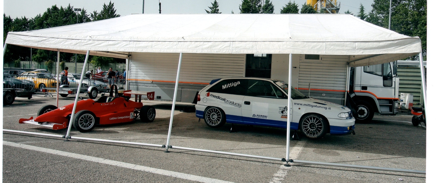 Tenda per assistenza in pista con autovetture Tenda per assistenza in pista con autovetture